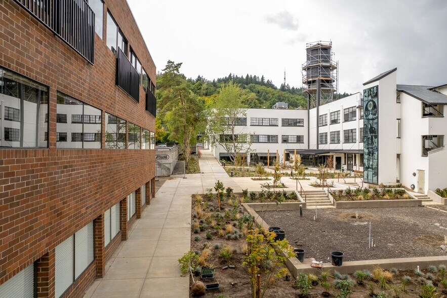 More Photos Of 5441 S Macadam Ave, Portland Office For Lease