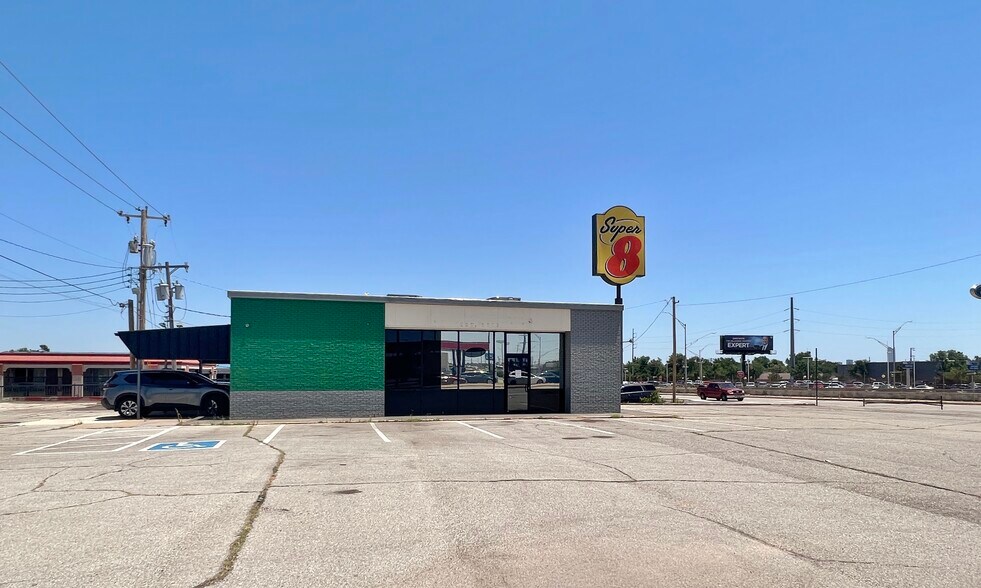 More Photos Of 4000 N May Ave, Oklahoma City Freestanding For Sale