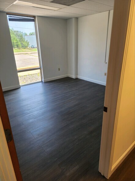 More Photos Of 225 Industrial Rd, Savannah Manufacturing For Sale
