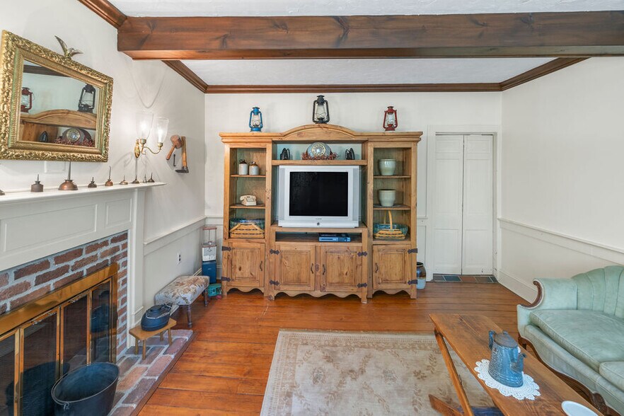 More Photos Of 40 Hospital Rd, Gettysburg Hotel For Sale