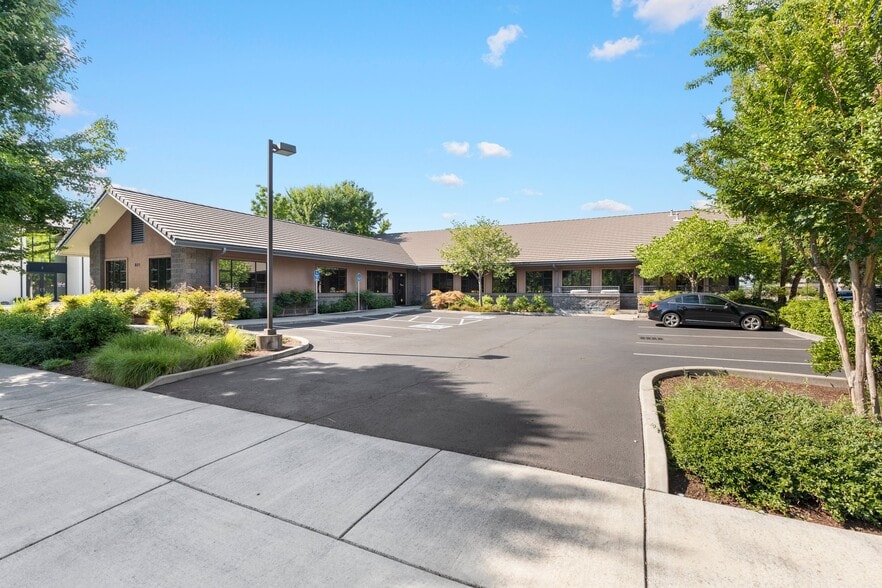 More Photos Of 831 O'Hare Pky, Medford Medical For Lease