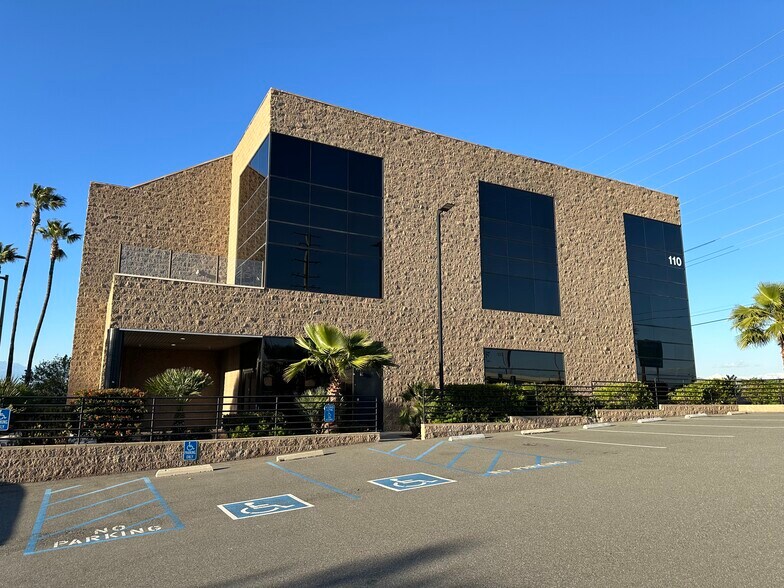 More Photos Of 110 N Lincoln Ave, Corona Medical For Lease