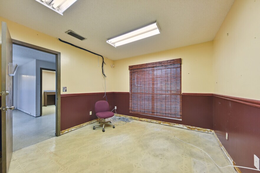 More Photos Of 10569 Lem Turner Rd, Jacksonville Medical For Sale