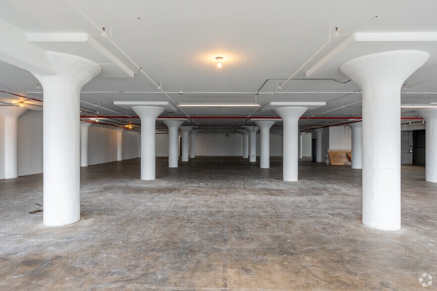 More Photos Of Brooklyn Navy Yard - Building 77, Brooklyn Loft Creative Space For Lease