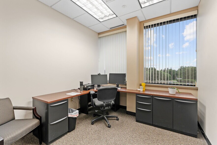 More Photos Of 2775 Blue Water Rd, Eagan Office For Sale