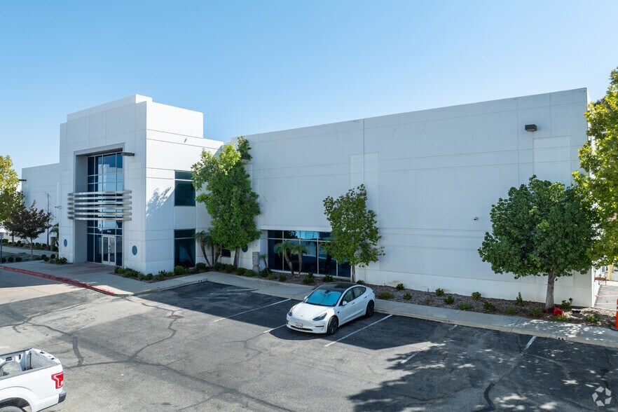 Primary Photo Of 28016 Industry Dr, Valencia Warehouse For Lease
