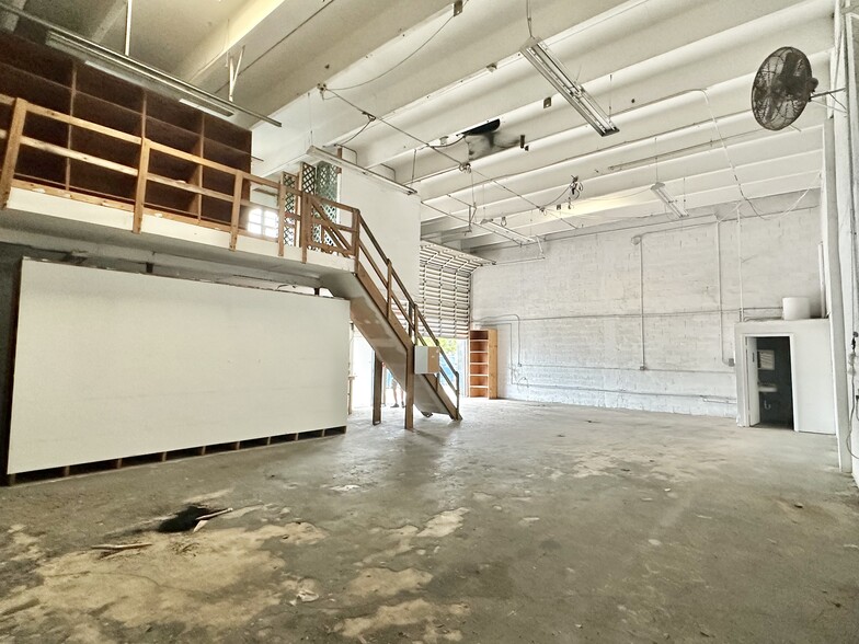 More Photos Of 5751 Dawson St, Hollywood Warehouse For Lease