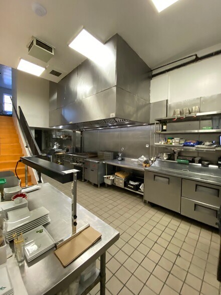 More Photos Of 7459 Melrose Ave, Los Angeles Restaurant For Lease