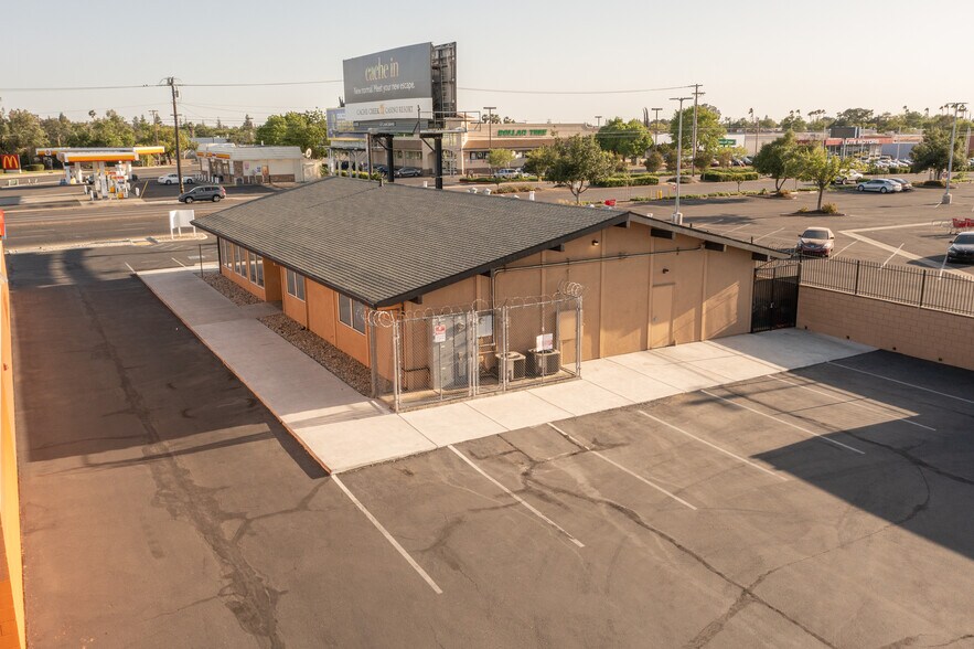 More Photos Of 5015 Madison Ave, Sacramento Freestanding For Lease