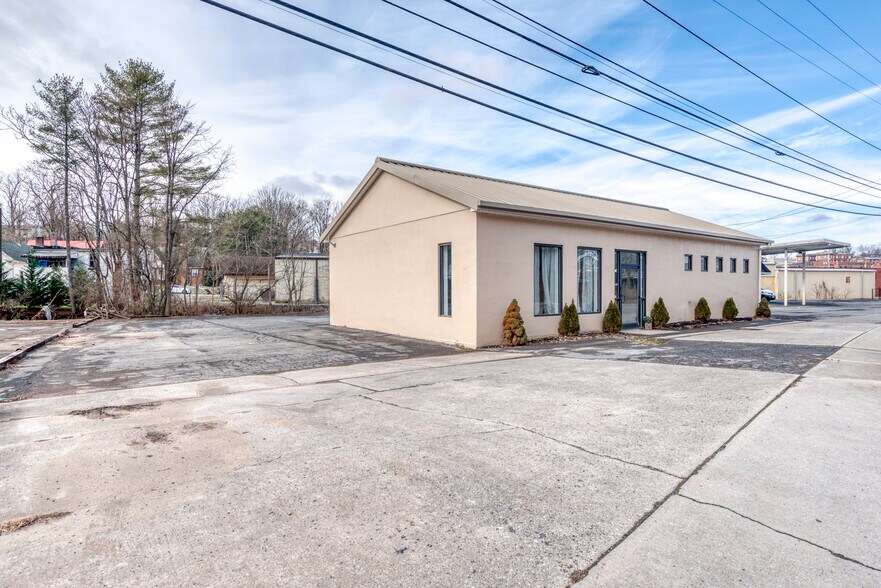 More Photos Of 324 S Commerce St, Marion Loft Creative Space For Sale