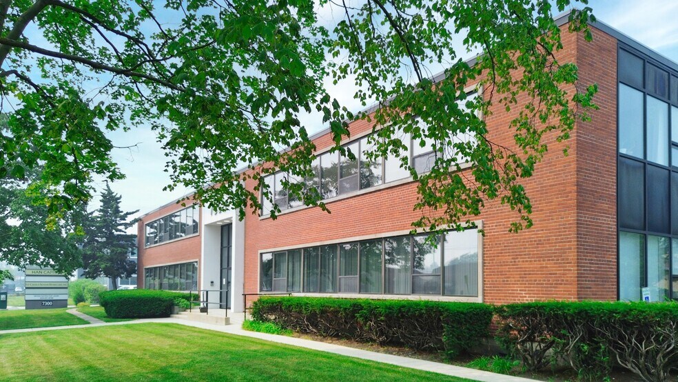 More Photos Of 7300 N Cicero Ave, Lincolnwood Loft Creative Space For Sale