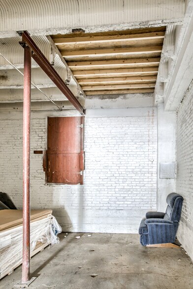 More Photos Of 415 S 7th St, Lincoln Warehouse For Lease