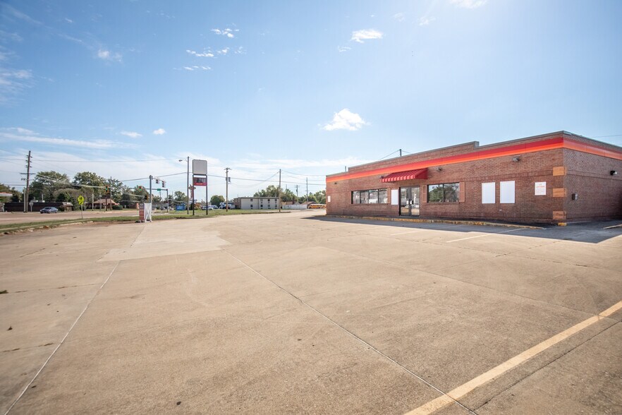 More Photos Of 10050 St. Clair Ave, Fairview Heights Freestanding For Sale