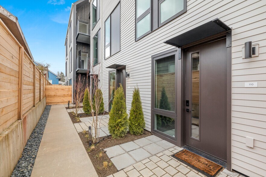More Photos Of 1825 N Rosa Parks Way, Portland Multifamily For Sale