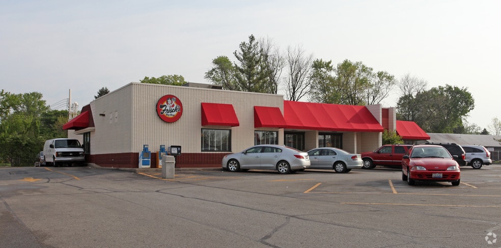 More Photos Of 7706 Beechmont Ave, Cincinnati Restaurant For Lease