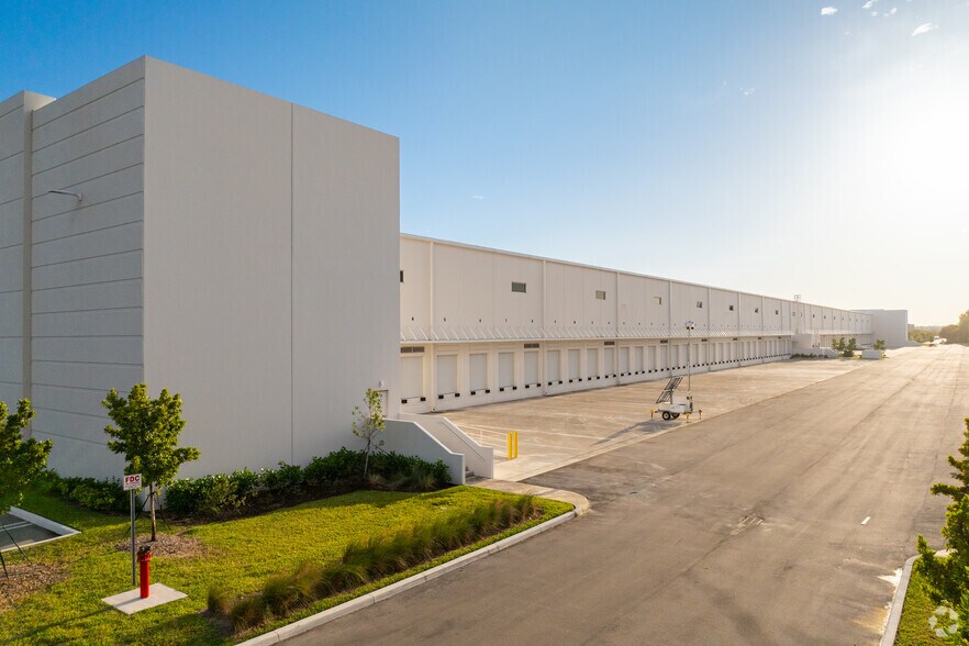 More Photos Of 6450 NW 97th Ave, Doral Warehouse For Lease