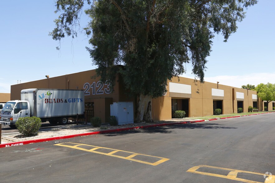 More Photos Of 2123 S Priest Dr, Tempe Warehouse For Lease