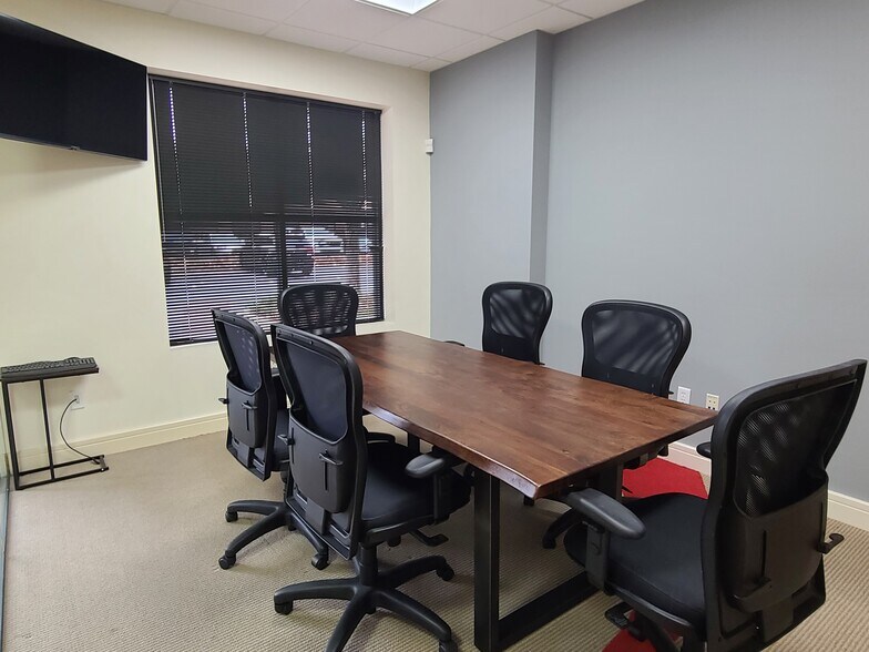 More Photos Of 1880 W Oak Pky, Marietta Coworking Space