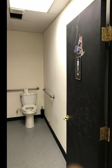 More Photos Of 2 Campion Rd, New Hartford Warehouse For Lease