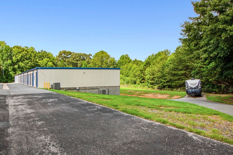More Photos Of 124 Patrick Rd, Gastonia Self Storage For Sale
