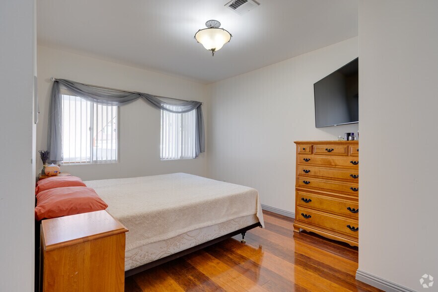 More Photos Of 1517 E Washington Blvd, Pasadena Storefront Retail Residential For Sale