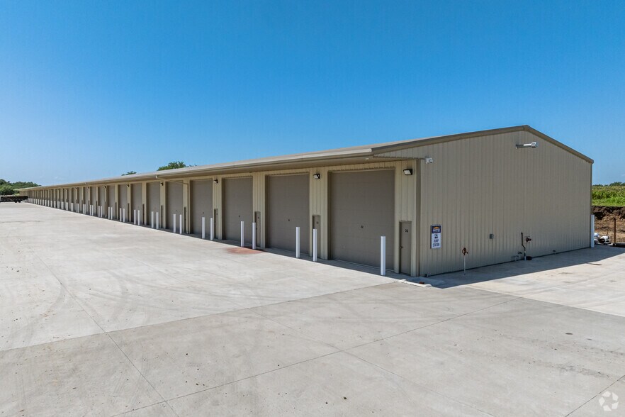 Primary Photo Of 14600 N US Highway 169, Smithville Self Storage For Lease