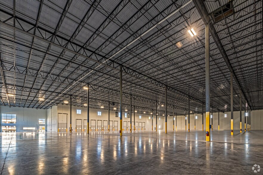 More Photos Of 333 Washington Ave, Carlstadt Distribution For Lease