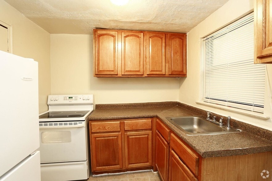 More Photos Of 35 Woodland Dr, Hartford Apartments For Sale