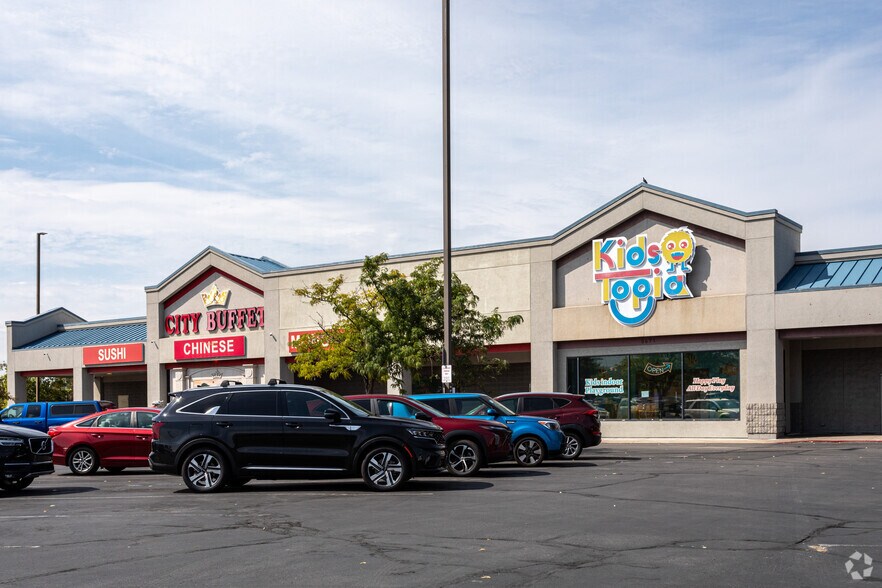 More Photos Of 5697 S 1900 W, Roy Freestanding For Lease