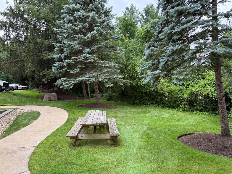 More Photos Of 270 Park Pl, Chagrin Falls Loft Creative Space For Sale