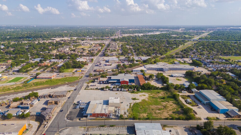 More Photos Of 1625 S Zarzamora St, San Antonio Land For Lease