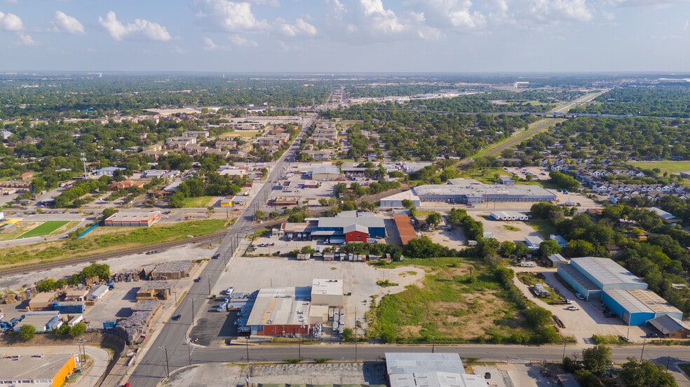 More Photos Of 1625 S Zarzamora St, San Antonio Land For Lease