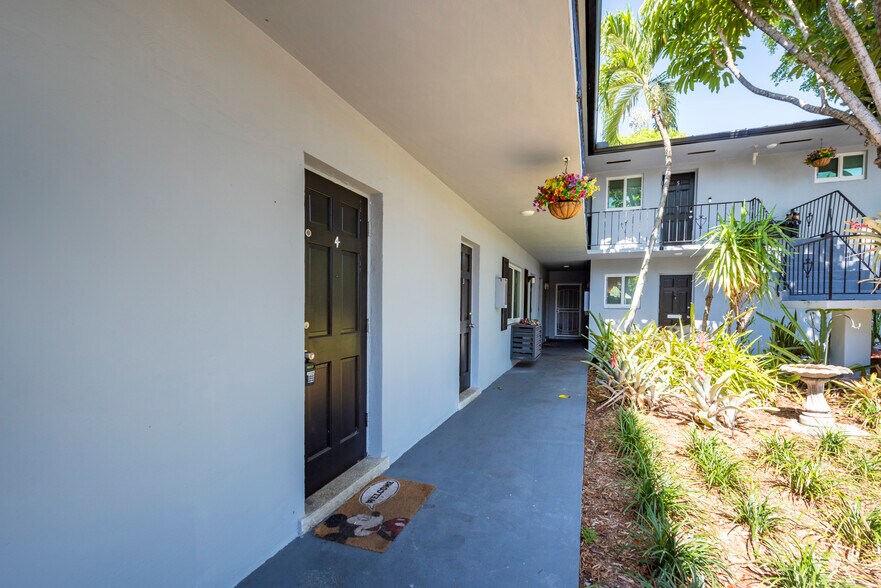 More Photos Of 806 NE 16th Pl, Fort Lauderdale Apartments For Sale