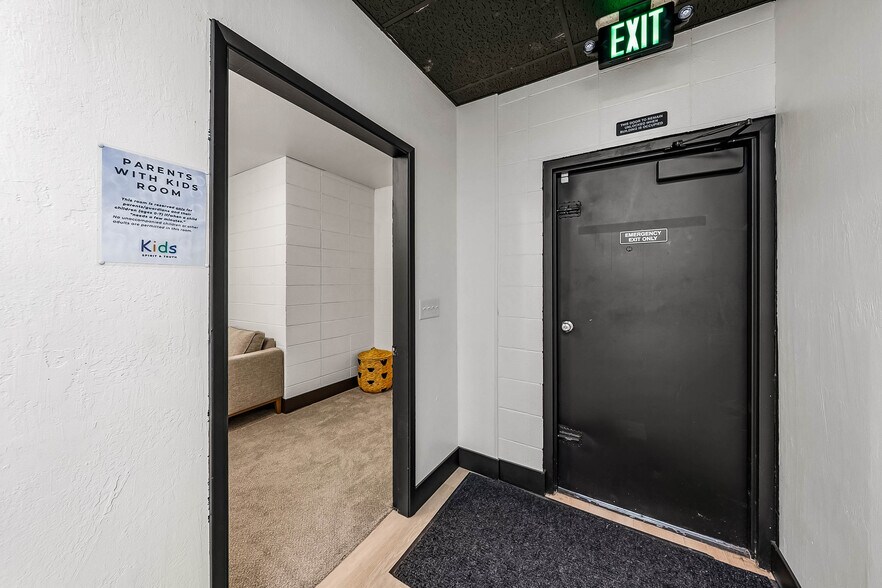 More Photos Of 239 SE G St, Grants Pass General Retail For Sale