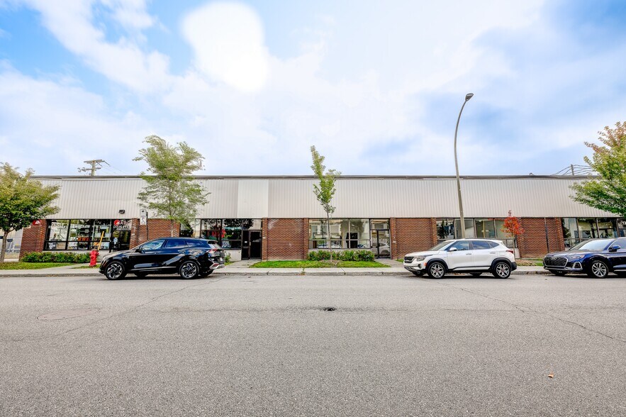 More Photos Of 1310-1370 Rue Chabanel O, Montréal Warehouse For Lease