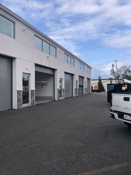 More Photos Of 586 Pleasant St, Watertown Flex For Lease