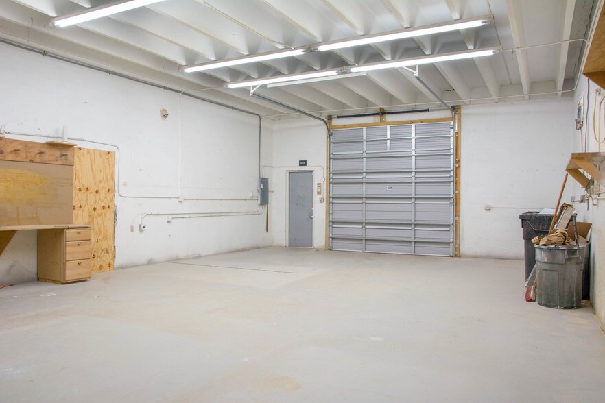 More Photos Of 1107 1st Ave S, Lake Worth Warehouse For Lease