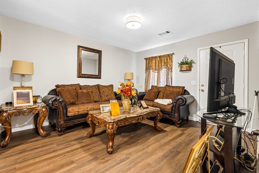 More Photos Of 82 Berry Dr, Newnan Apartments For Sale