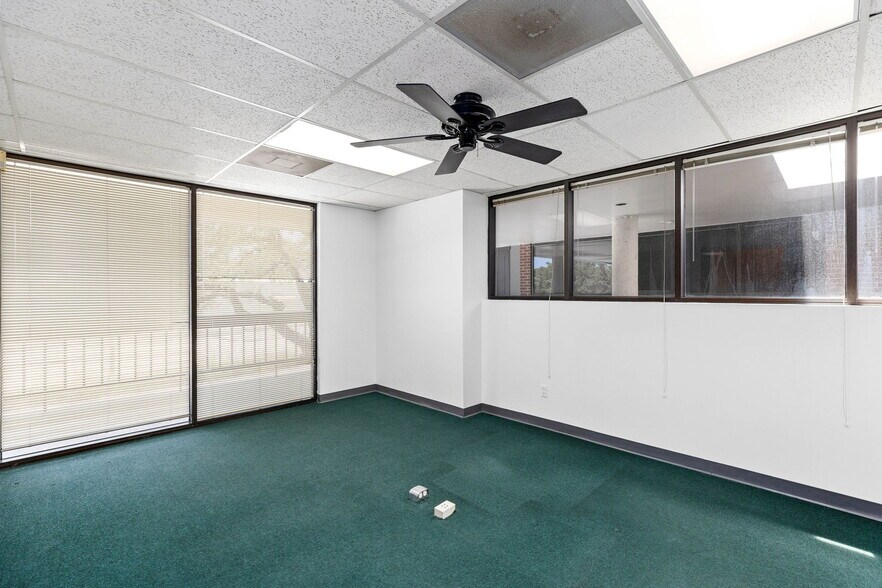 More Photos Of 7418 John Smith, San Antonio Loft Creative Space For Lease