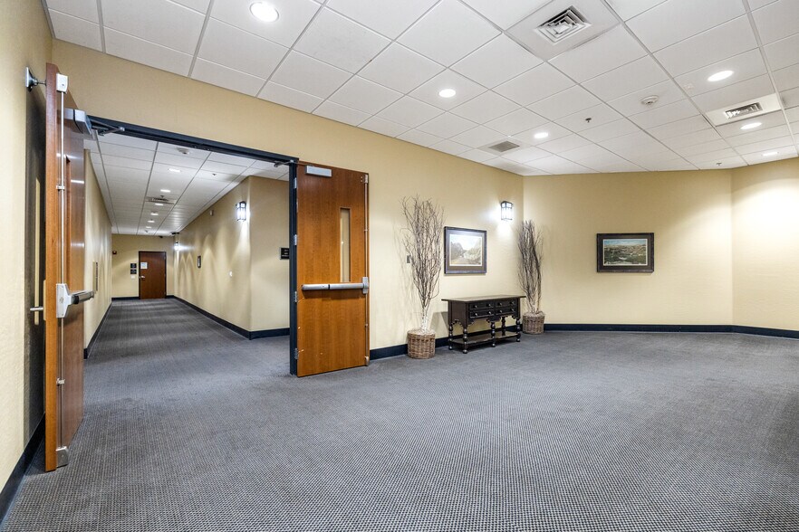 More Photos Of 325 W Gurley St, Prescott Office For Sale