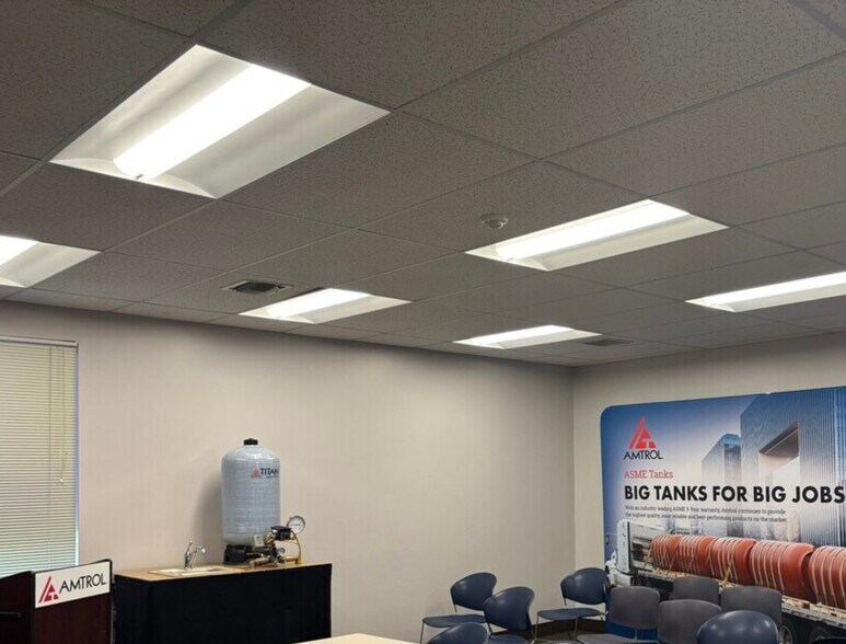 More Photos Of 58 Old Quaker Ln, West Warwick Office For Sale