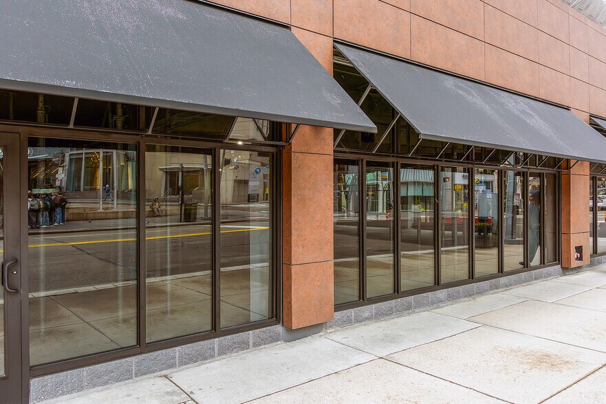 Primary Photo Of 202 6th St, Pittsburgh Parking Garage For Lease