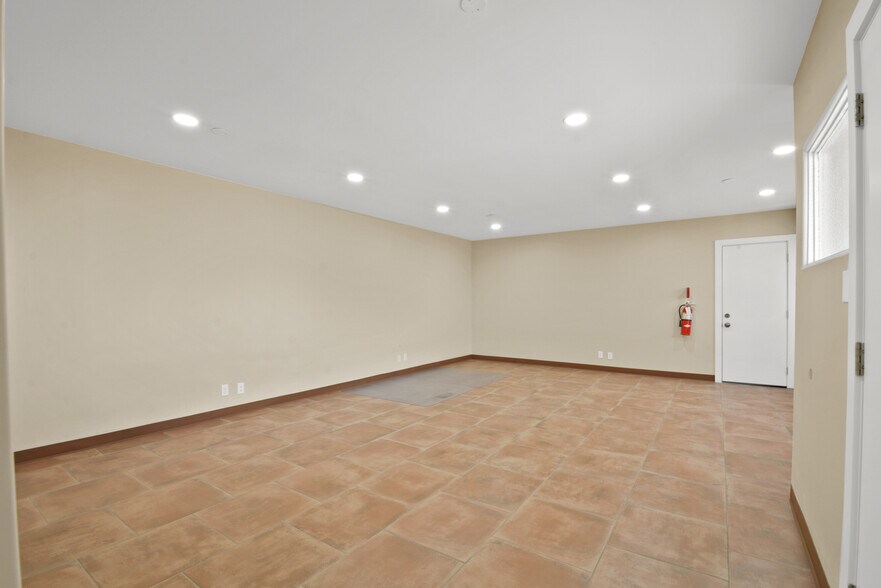 More Photos Of 920-922 E Arlee Pl, Anaheim Warehouse For Sale