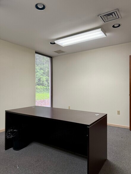 More Photos Of 3902-3904 Franklin Rd, Roanoke Office For Lease