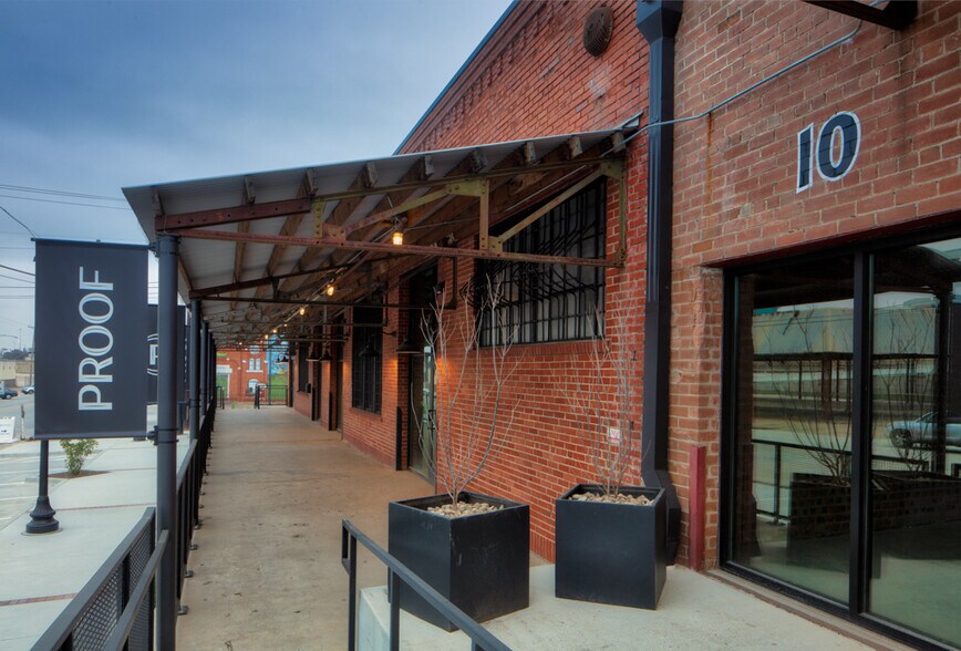 More Photos Of 901 W Vickery Blvd, Fort Worth Storefront Retail Office For Lease