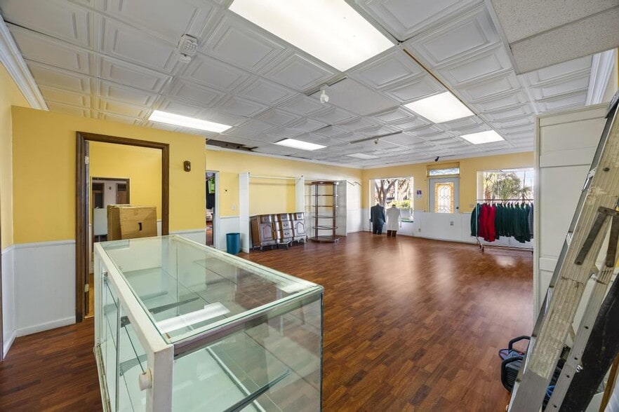 More Photos Of 4066 Broward Blvd, Fort Lauderdale Storefront Retail Office For Lease