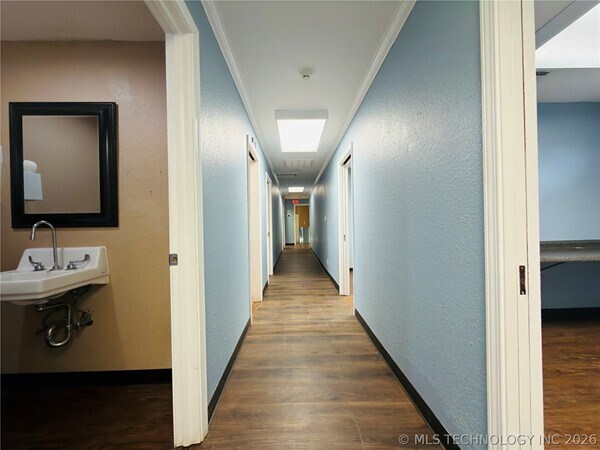 More Photos Of 1002 E Cherry St, Cushing Medical For Sale