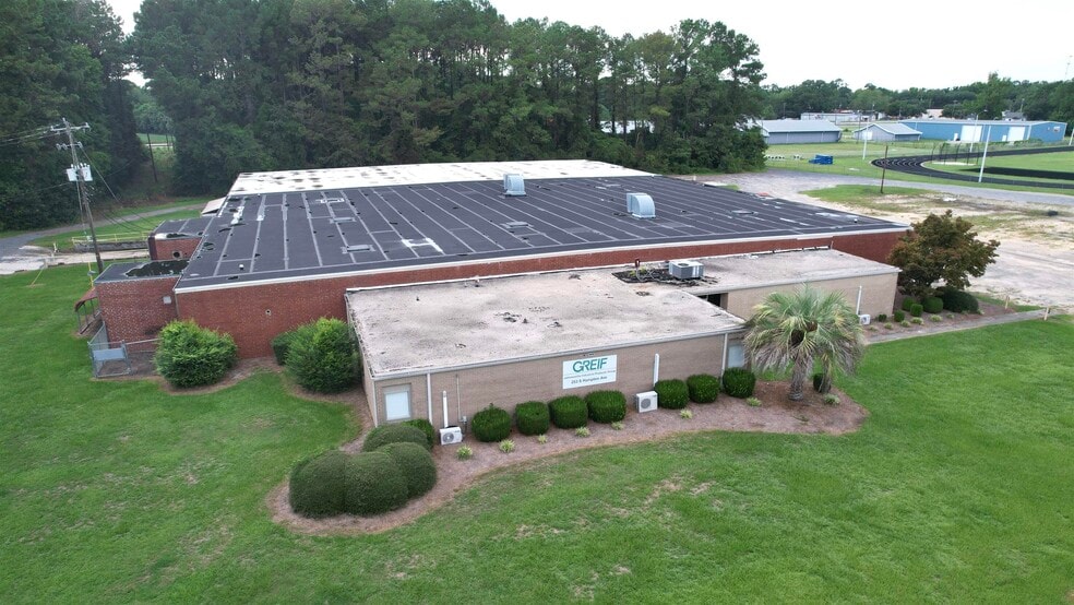 More Photos Of 235 S Hampton Ave, Johnsonville Warehouse For Sale