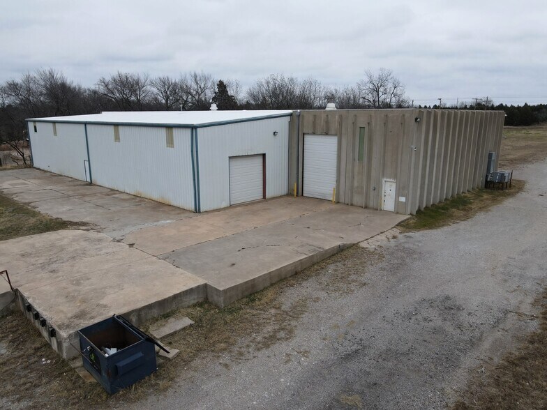 More Photos Of 1200 N Main St, Noble Warehouse For Lease