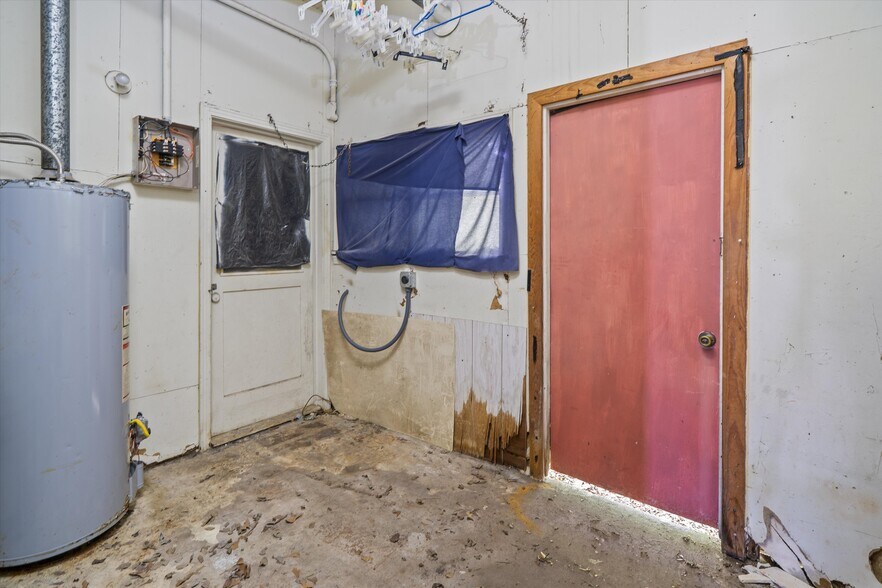 More Photos Of 1403 Crockett St, Lufkin Office Residential For Sale